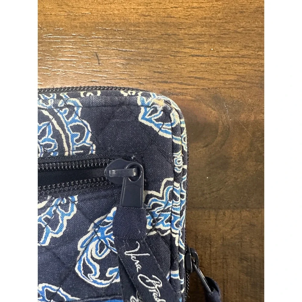 Vera Bradley Turnlock Wallet Navy Blue White Paisley Quilted Cotton‎ Zip Around